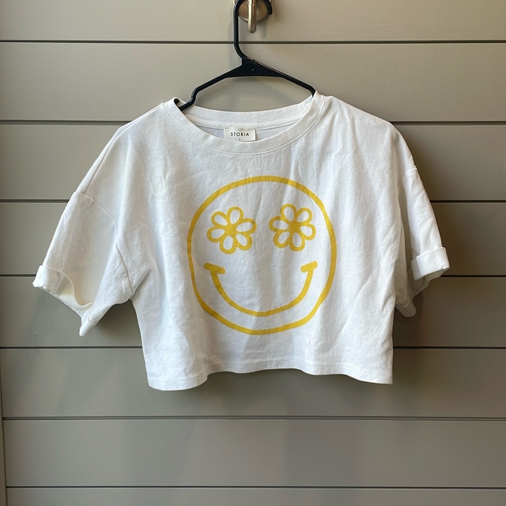 Vici Smiley Graphic  Cropped T-shirt - Small